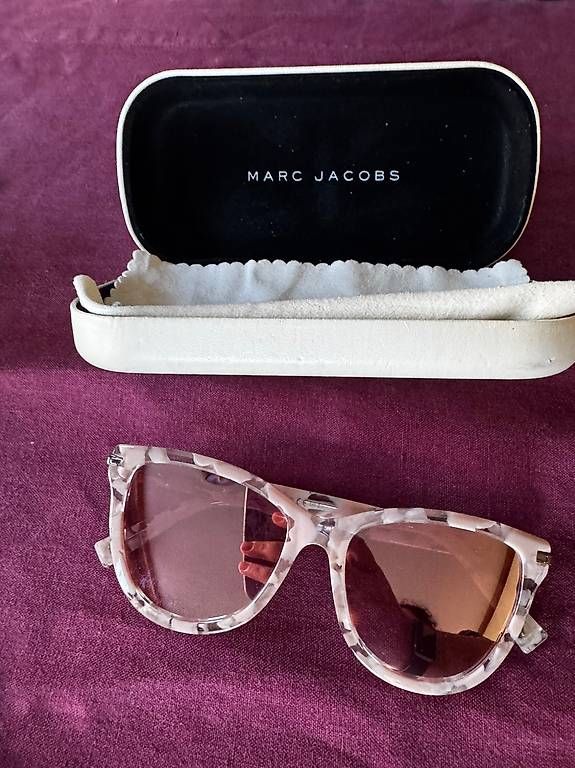 Lunettes & Verres: Mar Jacobs Sonnenbrille pink – D'occasion à Feutersoey par sim_75fq