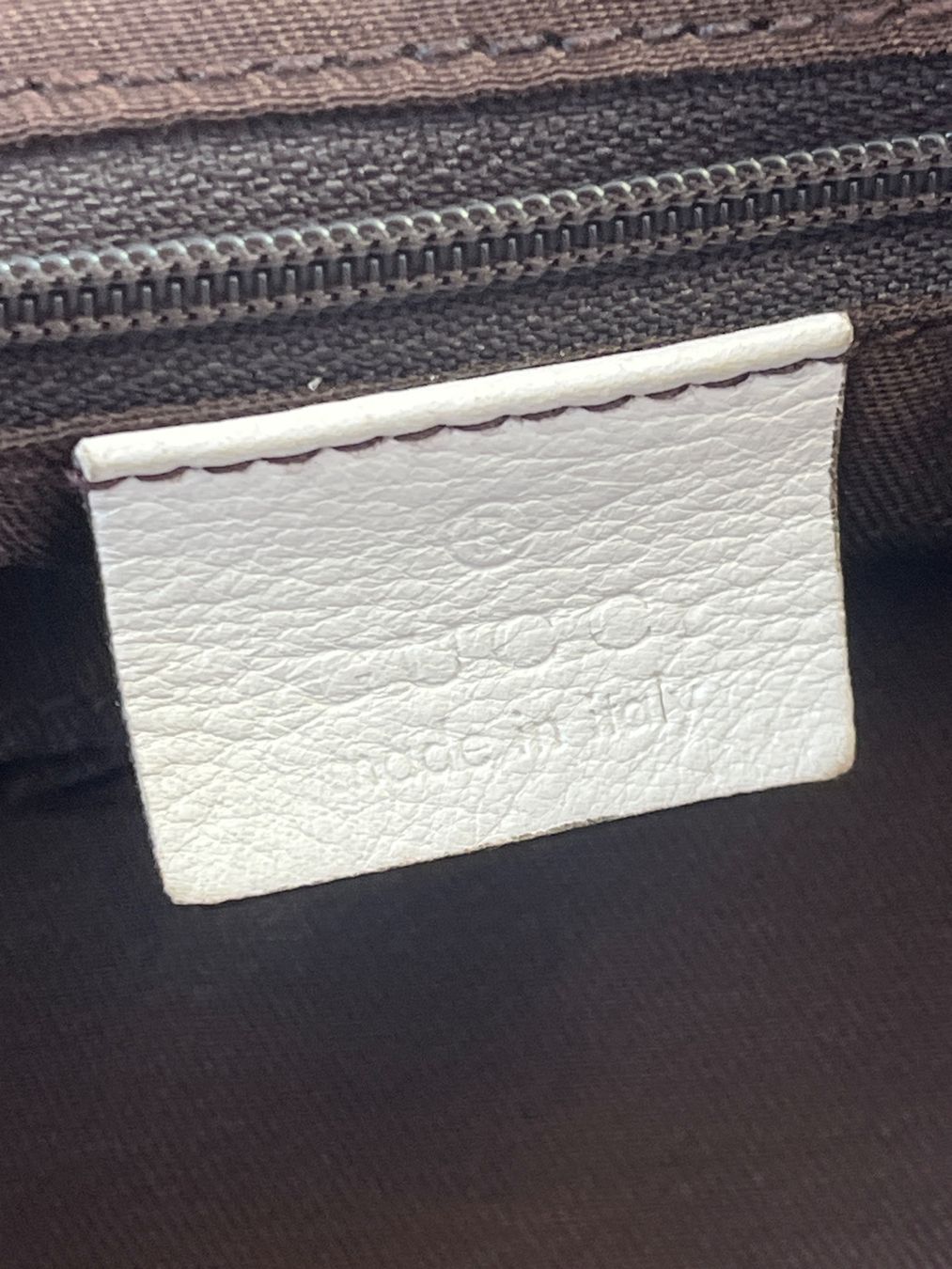 Gucci Sacs femmes: Gucci Abbey-D Ring Crossbody Bag – D'occasion à Sugiez par Vuitton_for_life 7