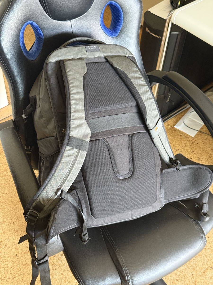 Lowepro Sacs à dos: Lowepro Fastpack Pro BP 250 AW III camera backpack – D'occasion à Zürich par zin_ty2n 1