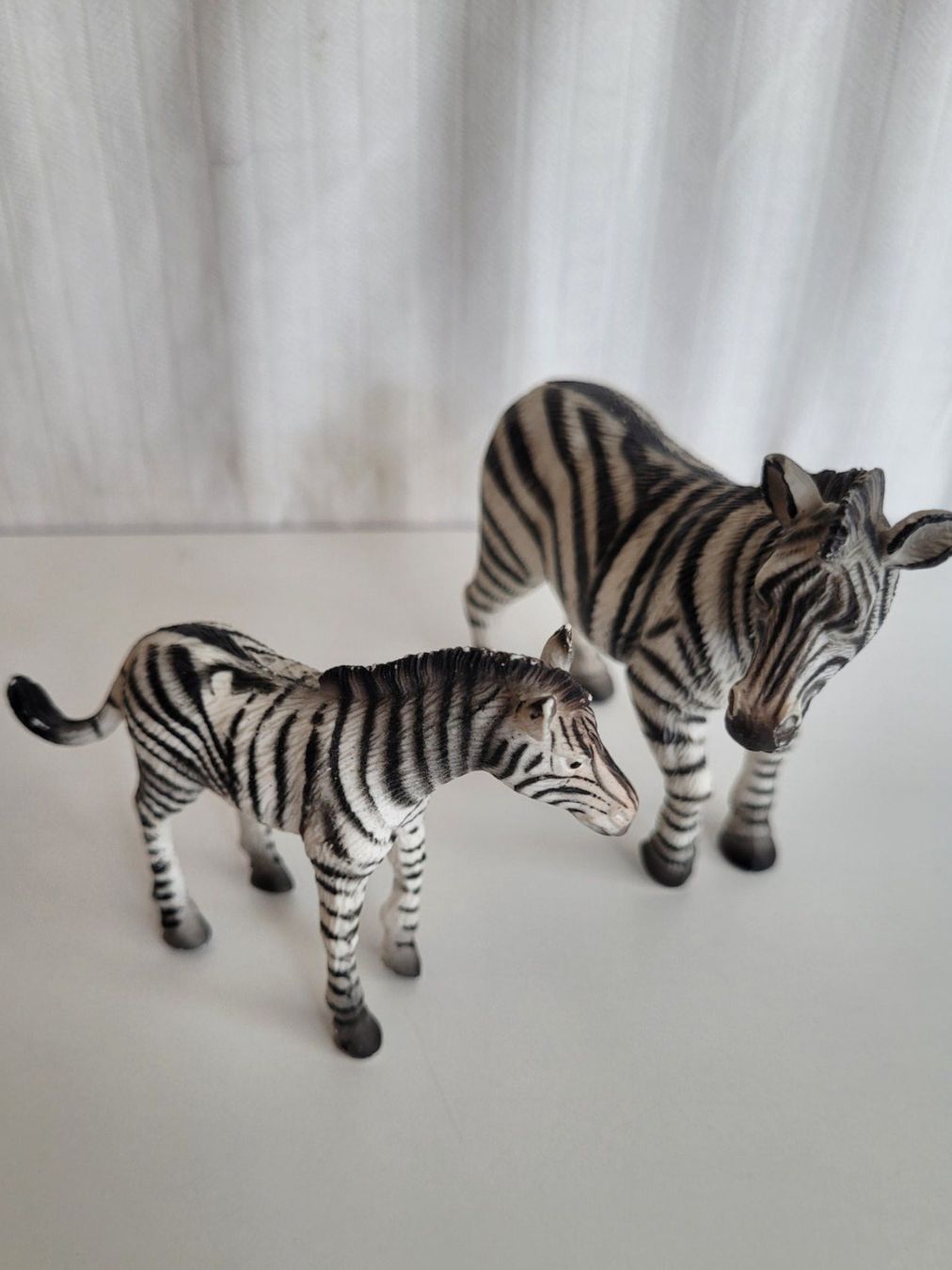 Figuren: 2 Stück, Zebra Tierfiguren in Miniaturform – Gebraucht aus Nottwil von echtMOMO 2