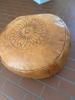 Leder Pouf rund cognacfarben bestickt guter Zustand