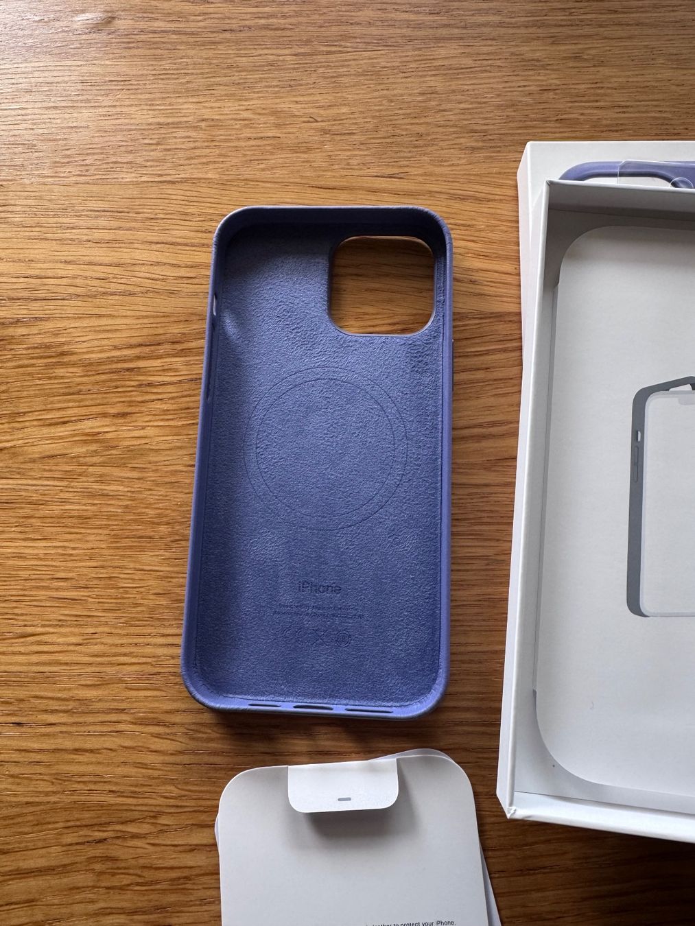 Apple Cover & Protezioni schermo: Apple iPhone 13 Pro Max Leather Case MagSafe neu – Nuovo e nell'imballaggio originale da Hombrechtikon venduto da Albina_ 2