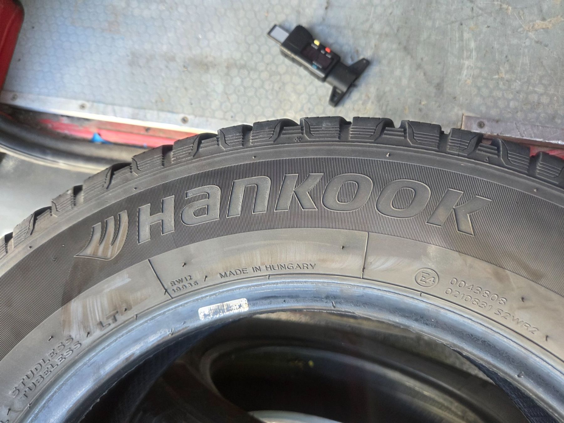 Pneus & Kompletträder: 205 / 65 R 16 C – Gebraucht aus Fischbach-Göslikon von Emanuel.Bardhi 4