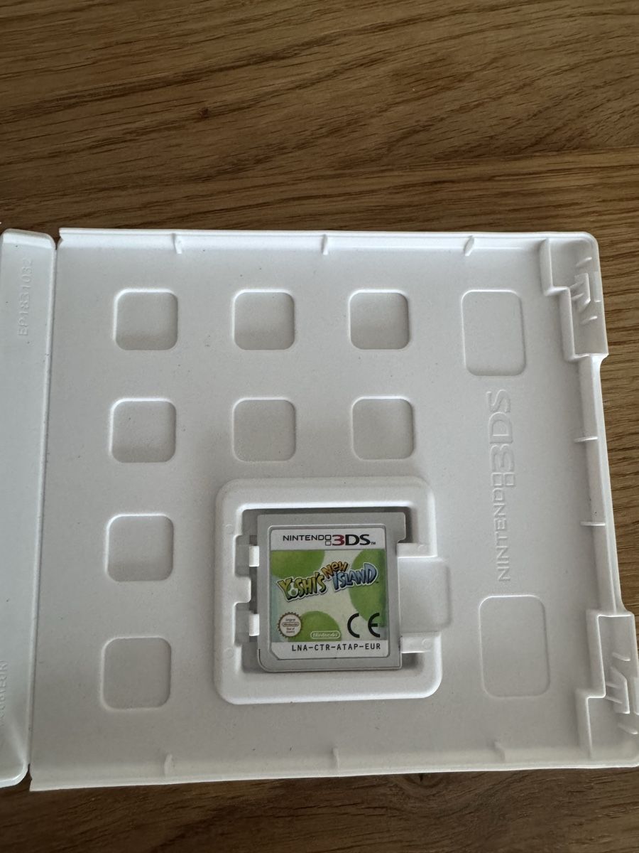 Nintendo Giochi: Nintendo 3DS Yoshi's Island Spiel – Nuovo (secondo la descrizione) da Sursee venduto da giu_205 2