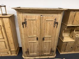 Alpenländischer Schrank