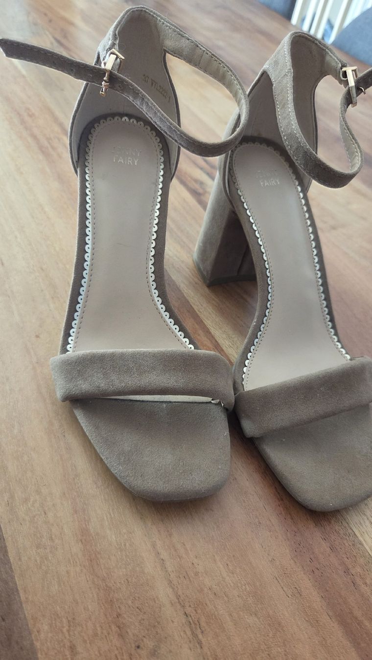 Chaussures femmes: Sandaletten beige - Grösse 37 – D'occasion à Wohlen AG par steffi_Bee