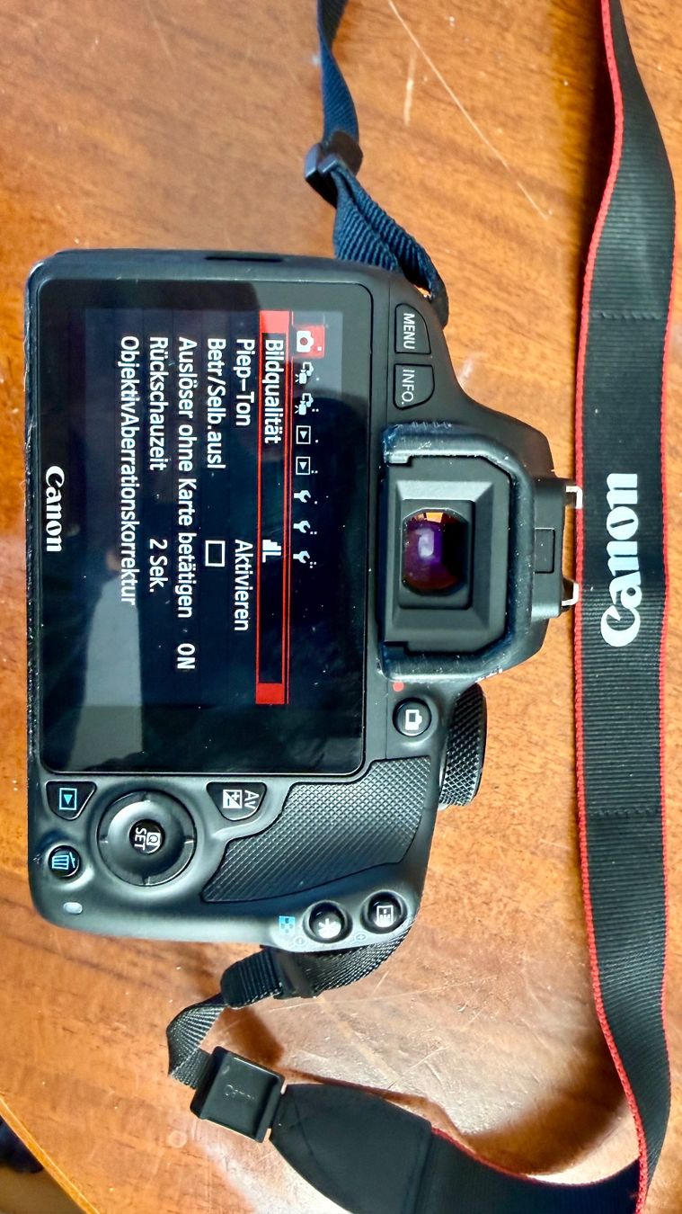 Canon Fotocamera: CANON EOS100D mit Zoom Objektiv EF-S 18-55mm – Usato da Triesenberg venduto da finder119 1