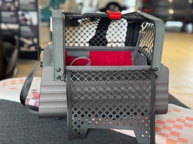Cages, transport & sécurité: Hundebox für den Sitz – Neuf (Voir description) à Füllinsdorf par nmg_vr2j