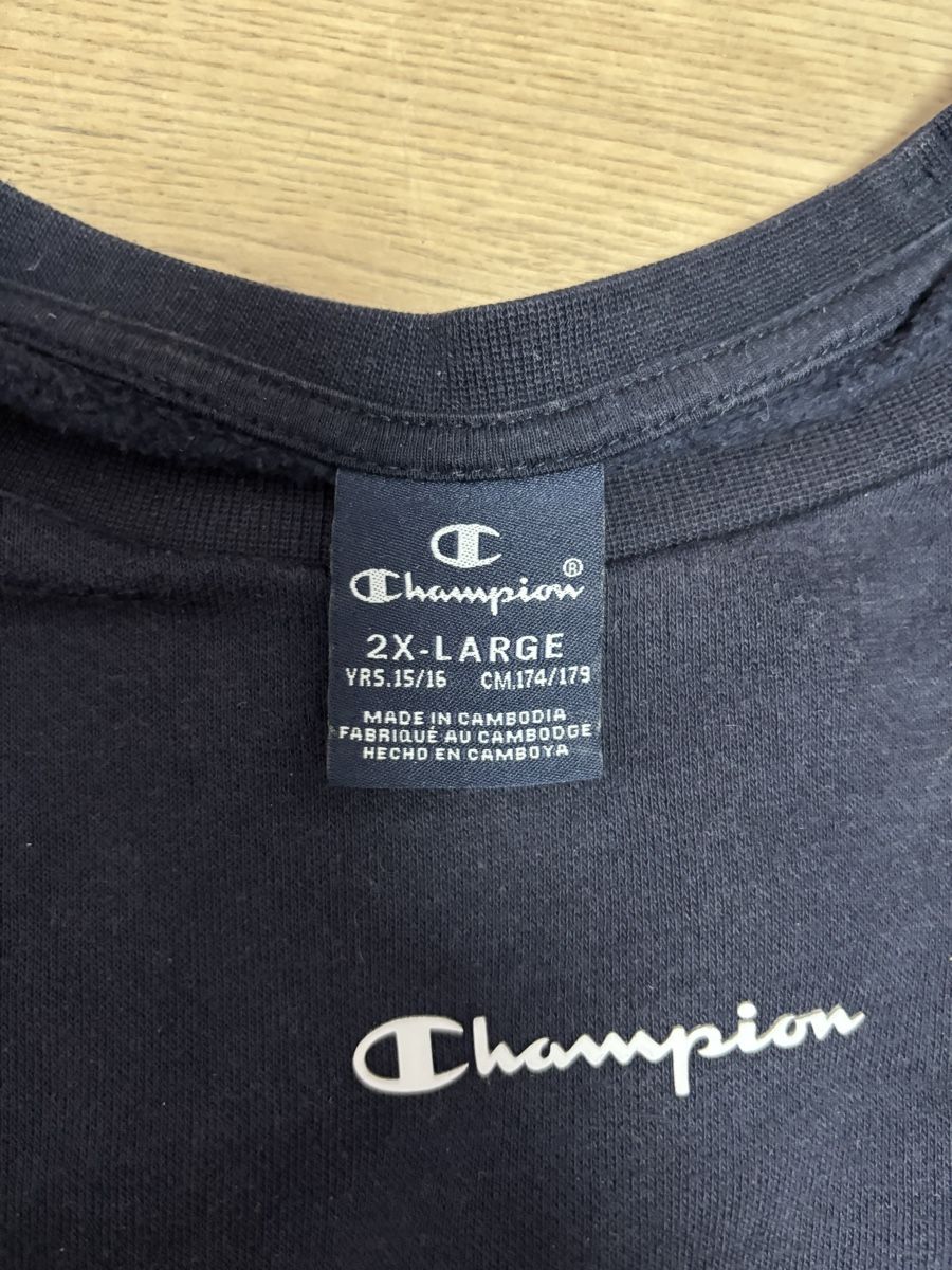 Champion Pullover & Sweatshirts: originaler dunkelblauer Champion Pullover – Neu (gemäss Beschreibung) aus Chur von gio_6rlp 2