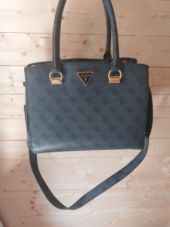 Sac à main et porte monnaie Guess Alexie