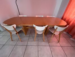 Table à manger extensible en bois avec chaises
