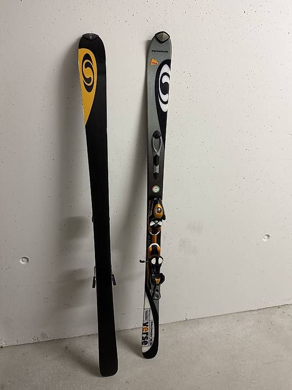 Sci: Ski und Skischuhe – Usato da Dielsdorf venduto da NM98