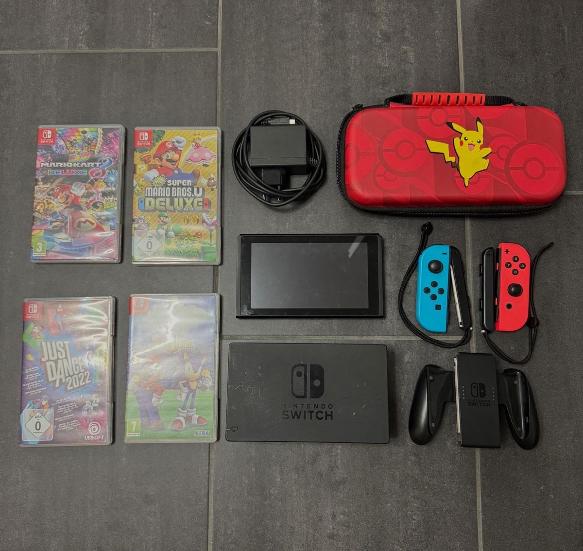 Nintendo Konsolen: Nintendo Switch mit Zubehör  – Gebraucht aus Rothenburg von schmuckkeramik