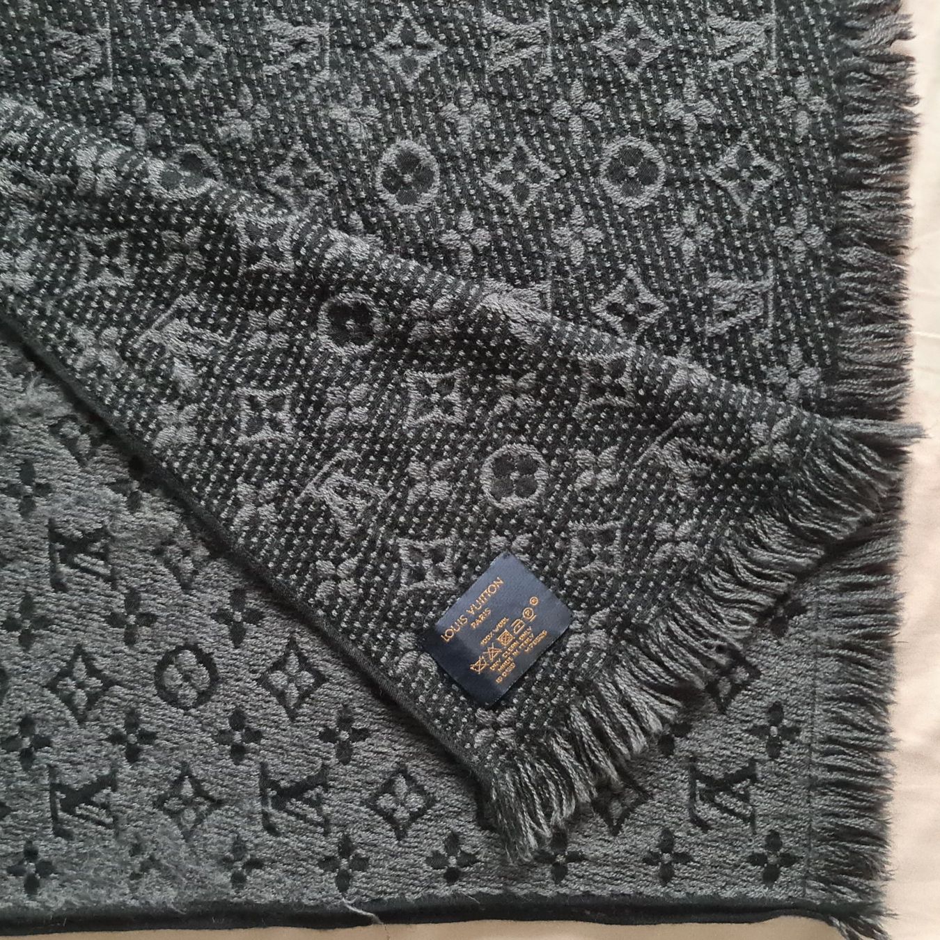 Louis Vuitton Foulards, Tücher & Schals: Écharpe Monogram Classic - Louis Vuitton – Gebraucht aus Renens VD von del_t2kx