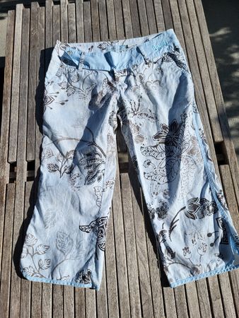 O'Neill Damen Capris Grösse 30 Blumenmuster hellblau neu