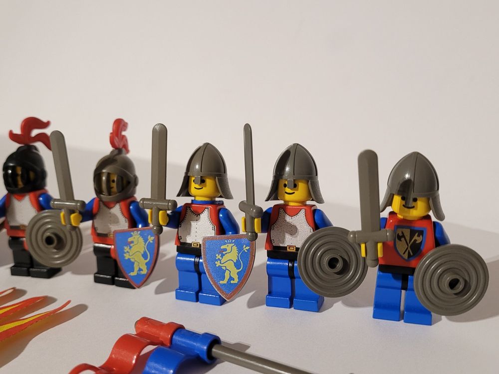 8 Lego Castle ritter figuren in top zusand ! Mit zuberhör (Gebraucht ...