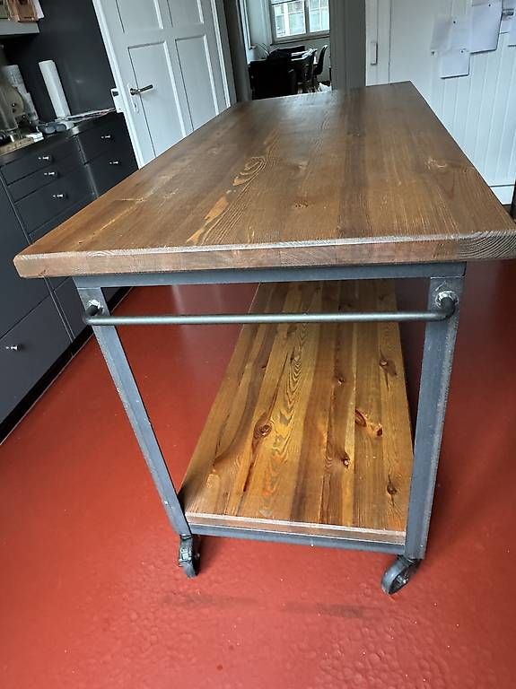 Cucine complete: Massive Mobile Küchenarbeitsfläche – Usato da Baden venduto da artsaddict23