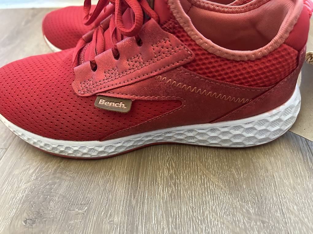 Chaussures garçon: Baskets bench rouges t.35 – D'occasion à Curtilles par cat_vs66 1