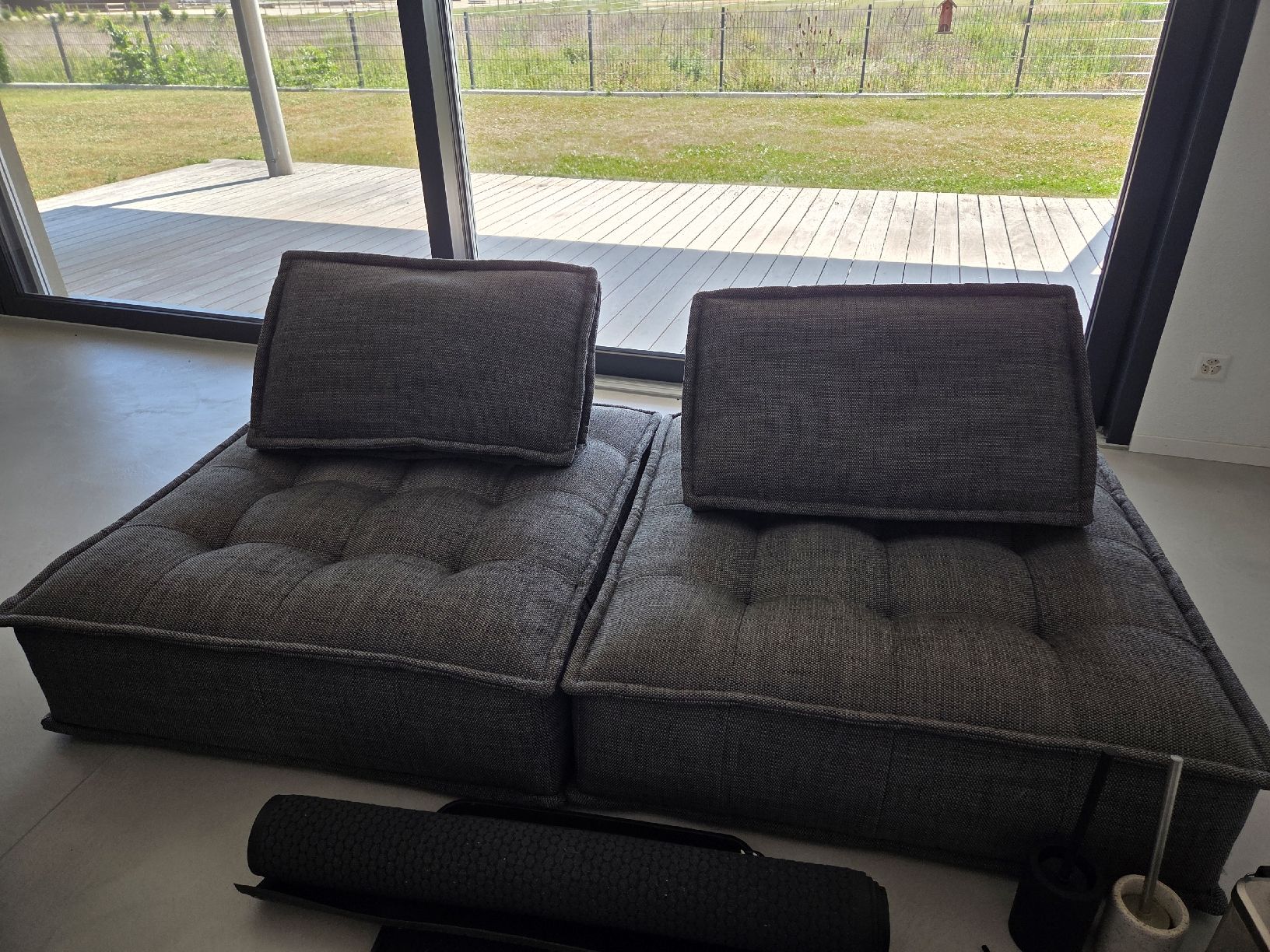 Sofas: 2x Chauffeuses/canapé gris NEO ELEMENTARY – Gebraucht aus St-Aubin FR von -Fl4-