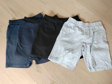 4x kurze Hosen Grösse 134/140