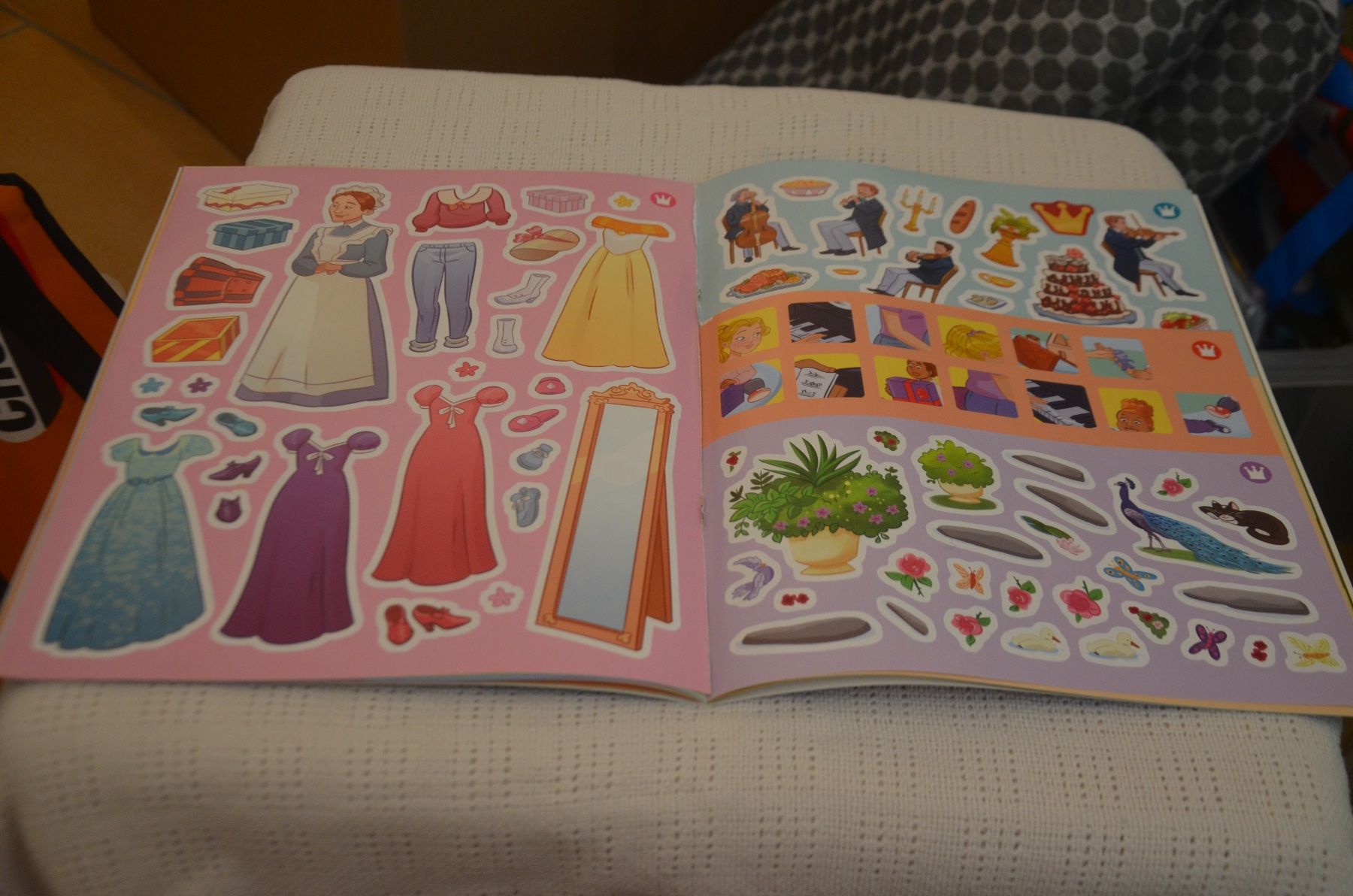 Libri: KINDER BUCH MIT STICHERS – Usato da Chiasso venduto da Dolly015 1