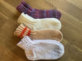 4 Paar handgestrickte Wollsocken für Kinder