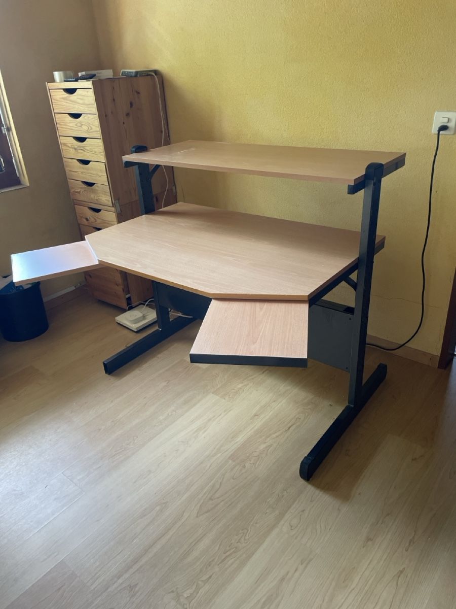 Bureaux: Schreibtisch Ikea Jerker – D'occasion à Hermetschwil-Staff par Naeppi99 2