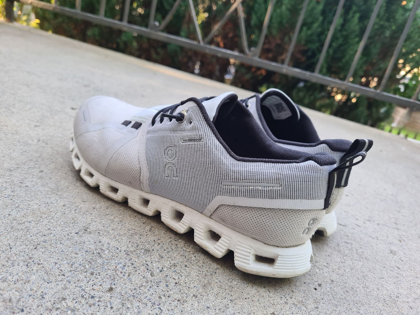 On Scarpe da donna: On Cloud Running Shoes grey waterproof size EU 40 – Usato da Zürich venduto da aud_f2cx 9