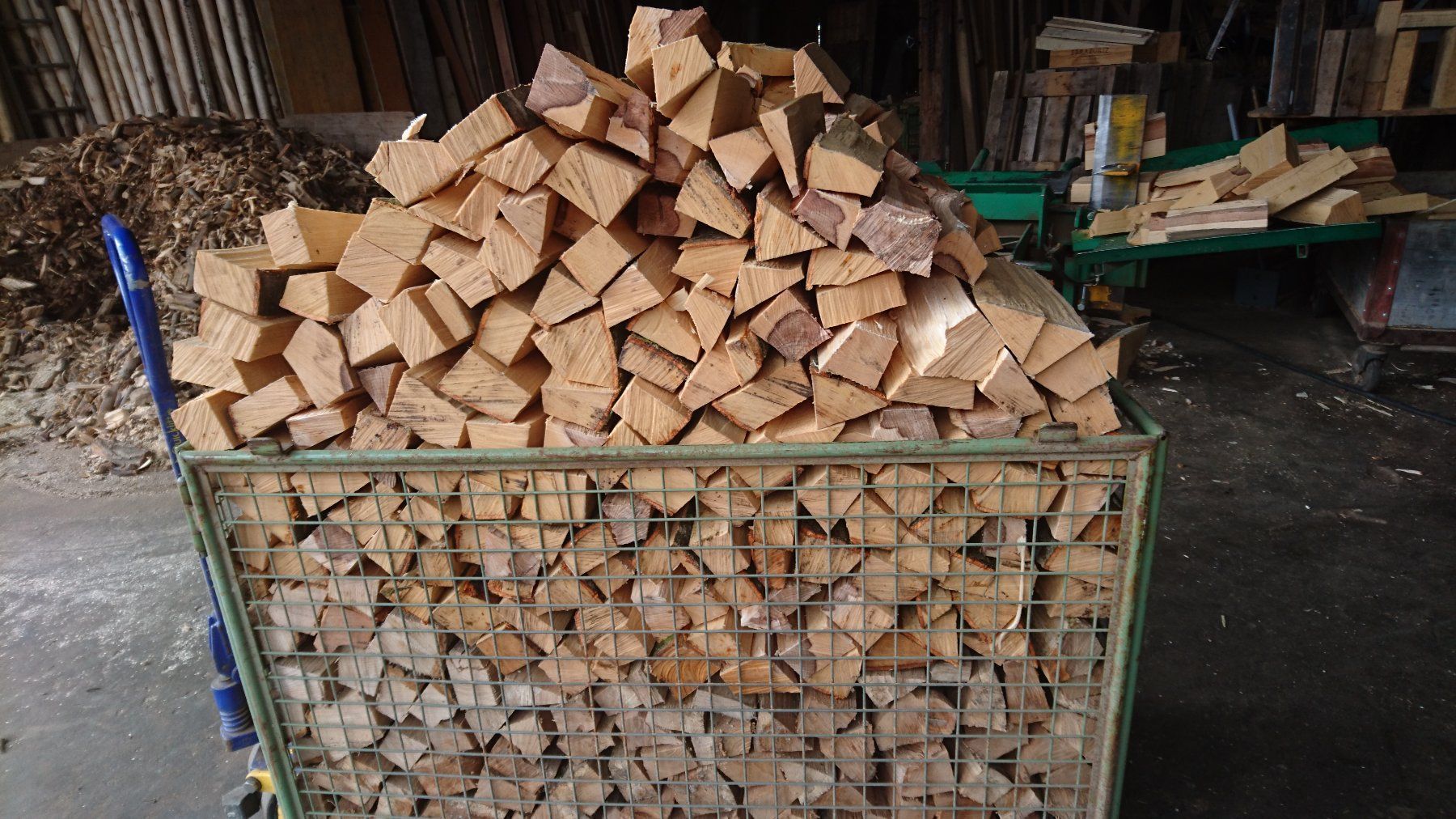 Articoli in legno: Brennholz, Chemineeholz, Scheiter, Ofen, Feuerschale – Nuovo (secondo la descrizione) da Nürensdorf venduto da Peterhakab