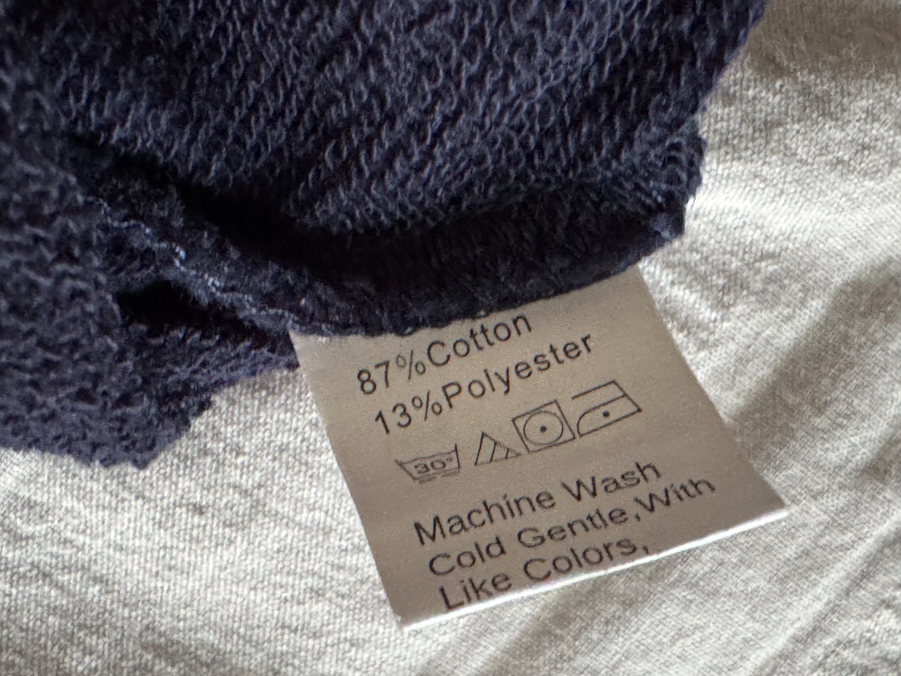 Maglioni & Felpe: Marineblaues Langarmshirt – Usato da Onex venduto da Joliechose6 5