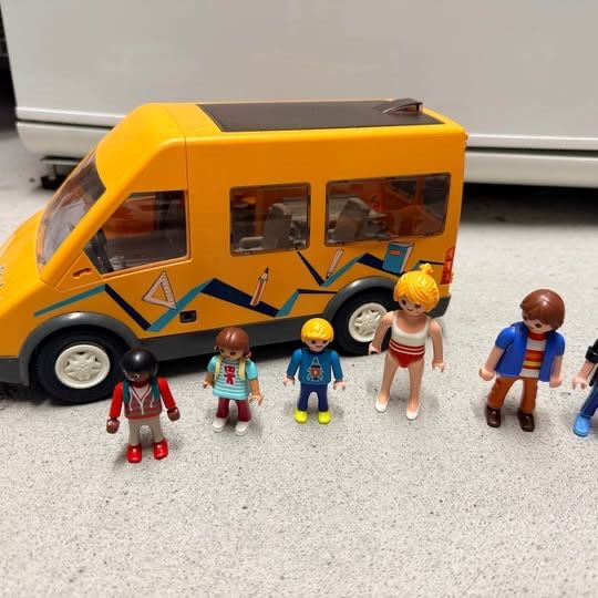 Playmobil Giocattoli: Schulbus Playmobil – Usato da Horgen venduto da Jo79