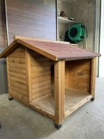 Hundehütte aus Holz, Guter Zustand / niche en bois, bon état