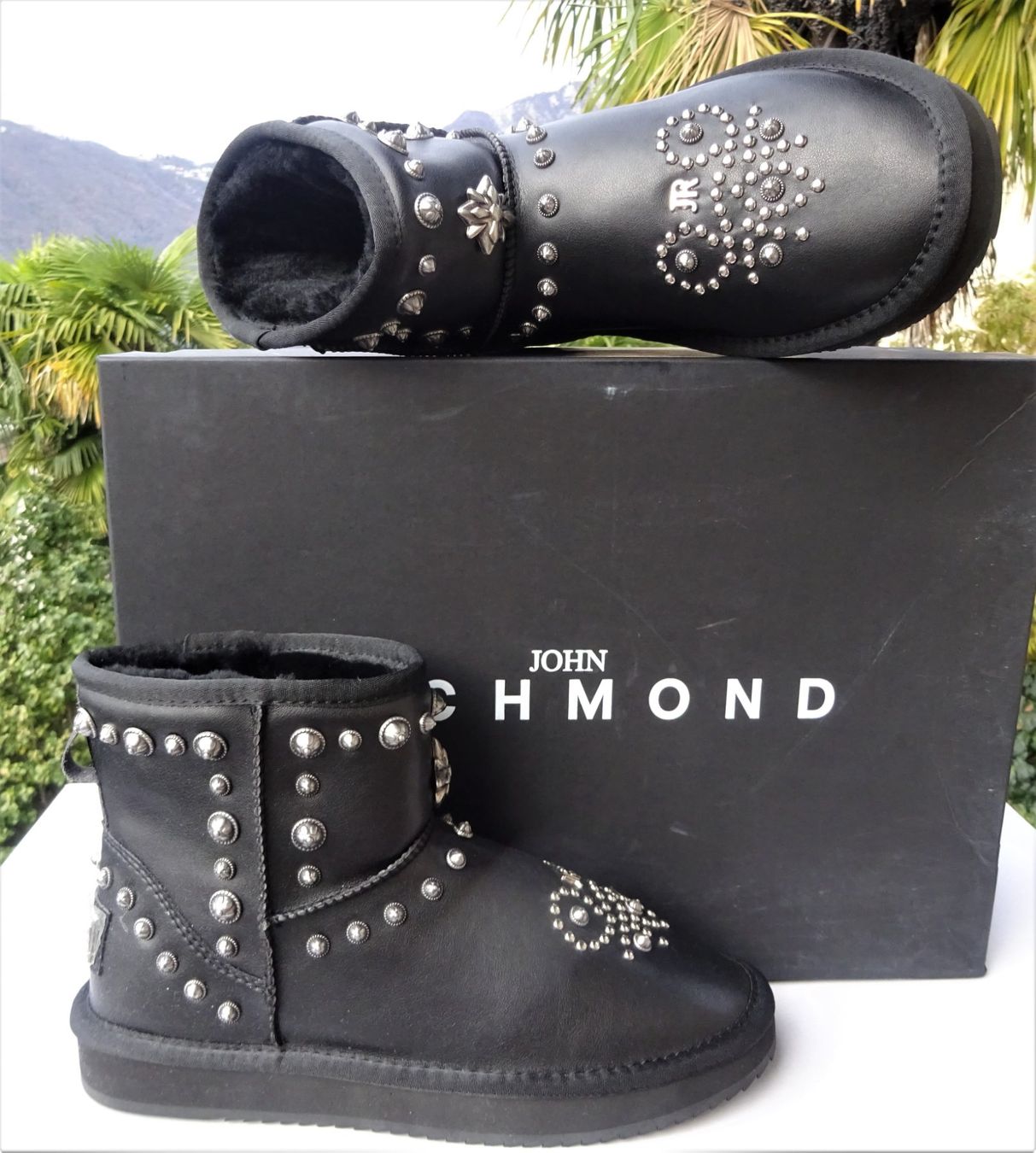 Ugg Herrenschuhe: John Richmond BELLISSIMI, COMODE e CALDE UGG n. 40 IT – Neu und originalverpackt aus Bissone von vis_lpp9 1