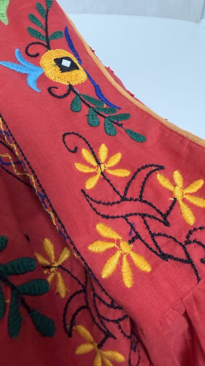 Vestiti: Red embroidered dress – Usato da Knonau venduto da Grapesvintage 6