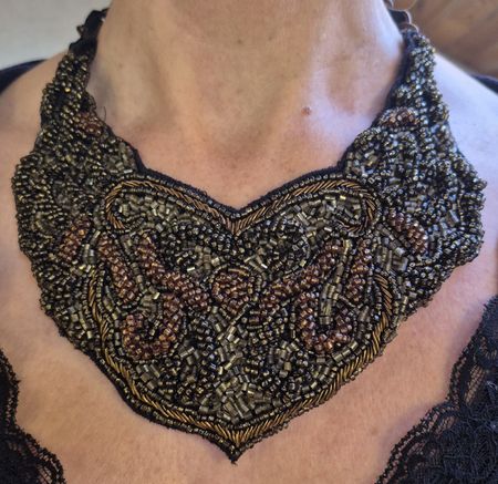 Collier plastron vintage, perles bronze et noir ✨