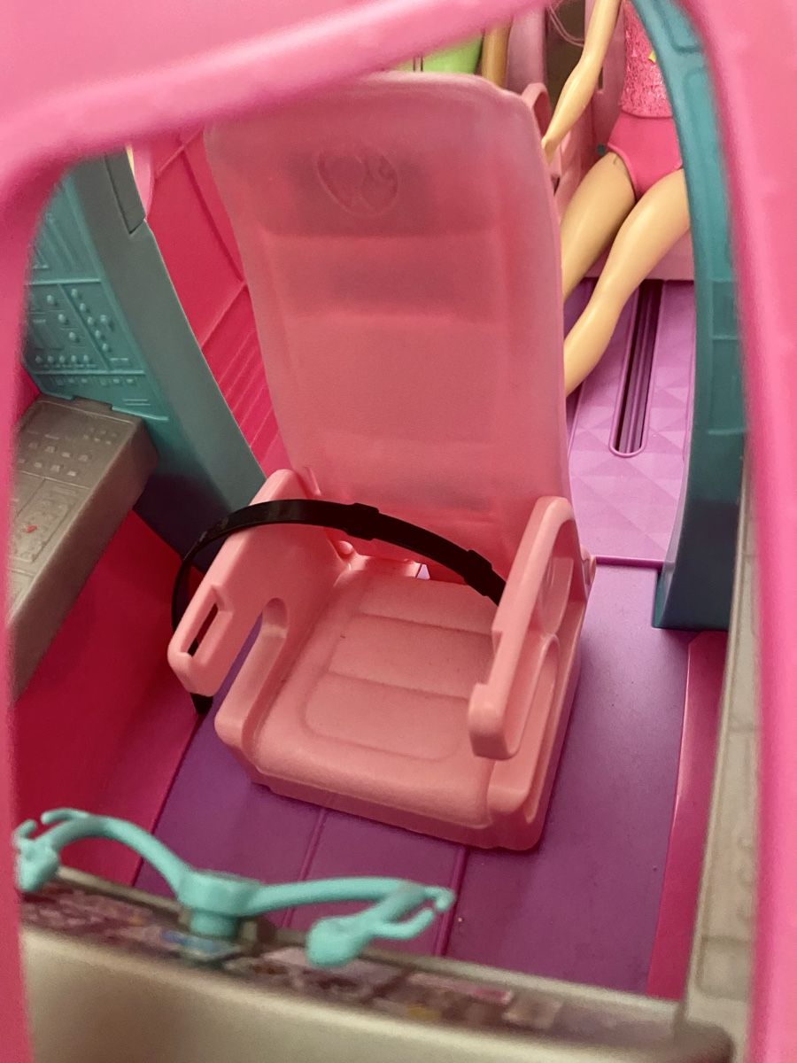 Giocattoli: Avion Barbie rose avec 2 Barbies – Usato da Lausanne venduto da Vracorama 6