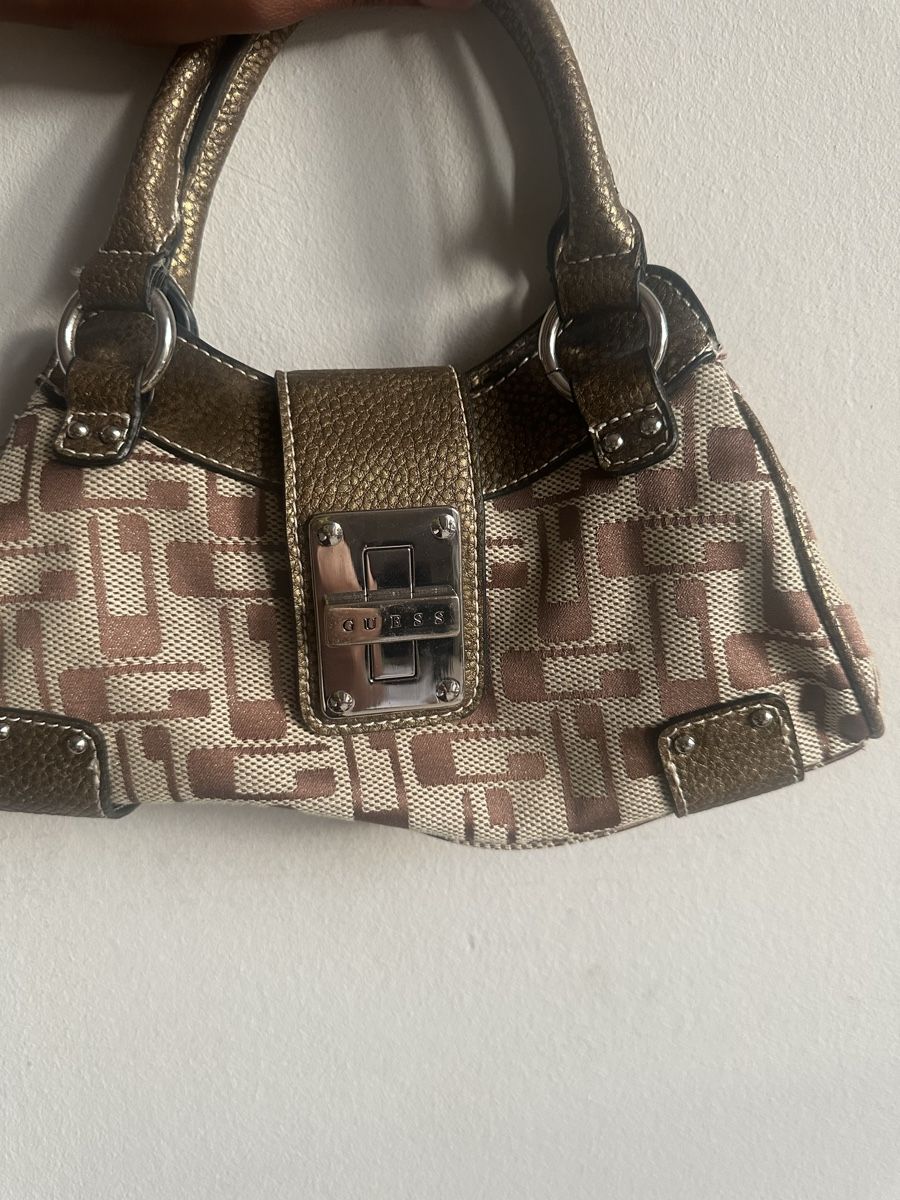 Guess Taschen für Damen: Sac à main Guess monogramme  – Gebraucht aus Yverdon-les-Bains von Laureetlargent 1