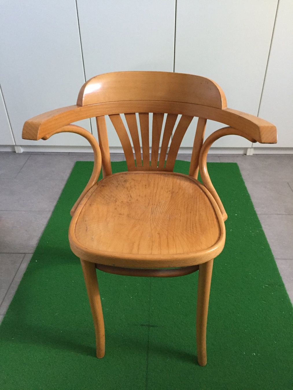 Chaises: Schöner Bug-Stuhl mit Armlehne – D'occasion à Steffisburg par morefun01