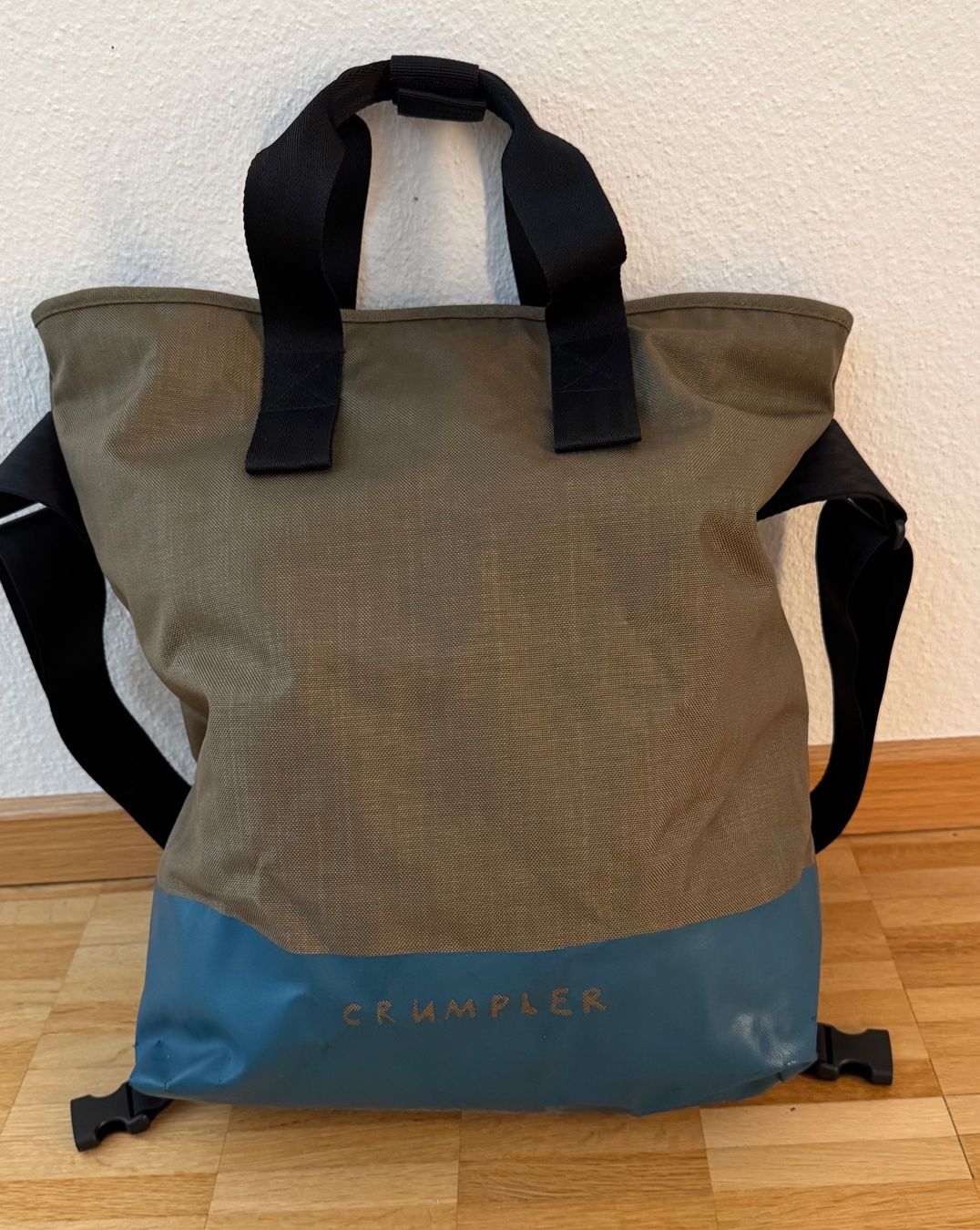 Crumpler Taschen: Crumpler Tragetasche mit Umhängeriemen – Gebraucht aus Basel von pq355 1