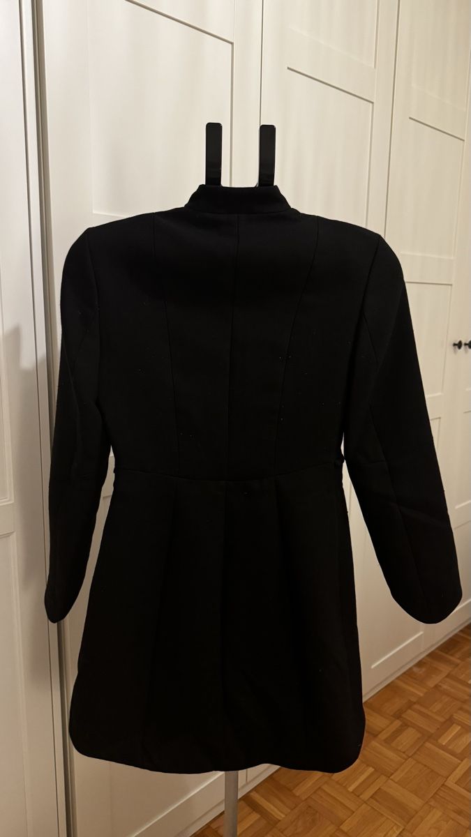 Zara Cappotti: Zara Black Coat - Tailored Fit, XS – Nuovo (secondo la descrizione) da Dietikon venduto da sar_f87k 1