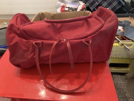 Sporttasche / Reisetasche rot – kompakte Grösse