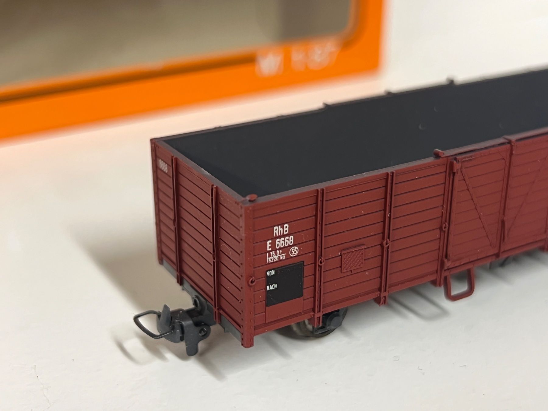 Bemo Modellini di ferrovie: Bemo 2251 Off. Güterwagen RhB E 6668 – Nuovo (secondo la descrizione) da Neuenhof venduto da ludovicco 3
