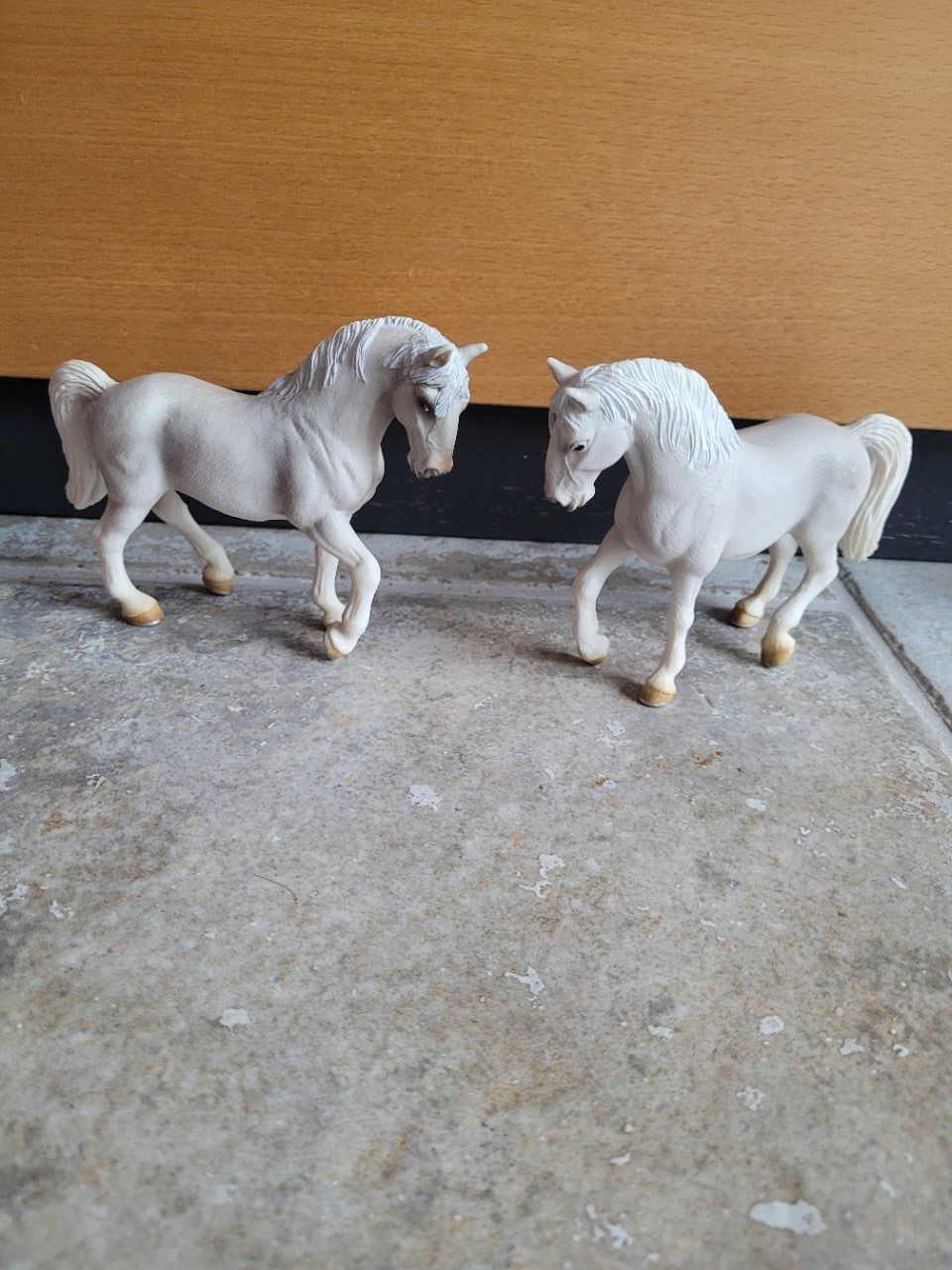 Schleich Giocattoli: 2 Schleich Pferde Schimmel – Usato da Maur venduto da Edsch 1