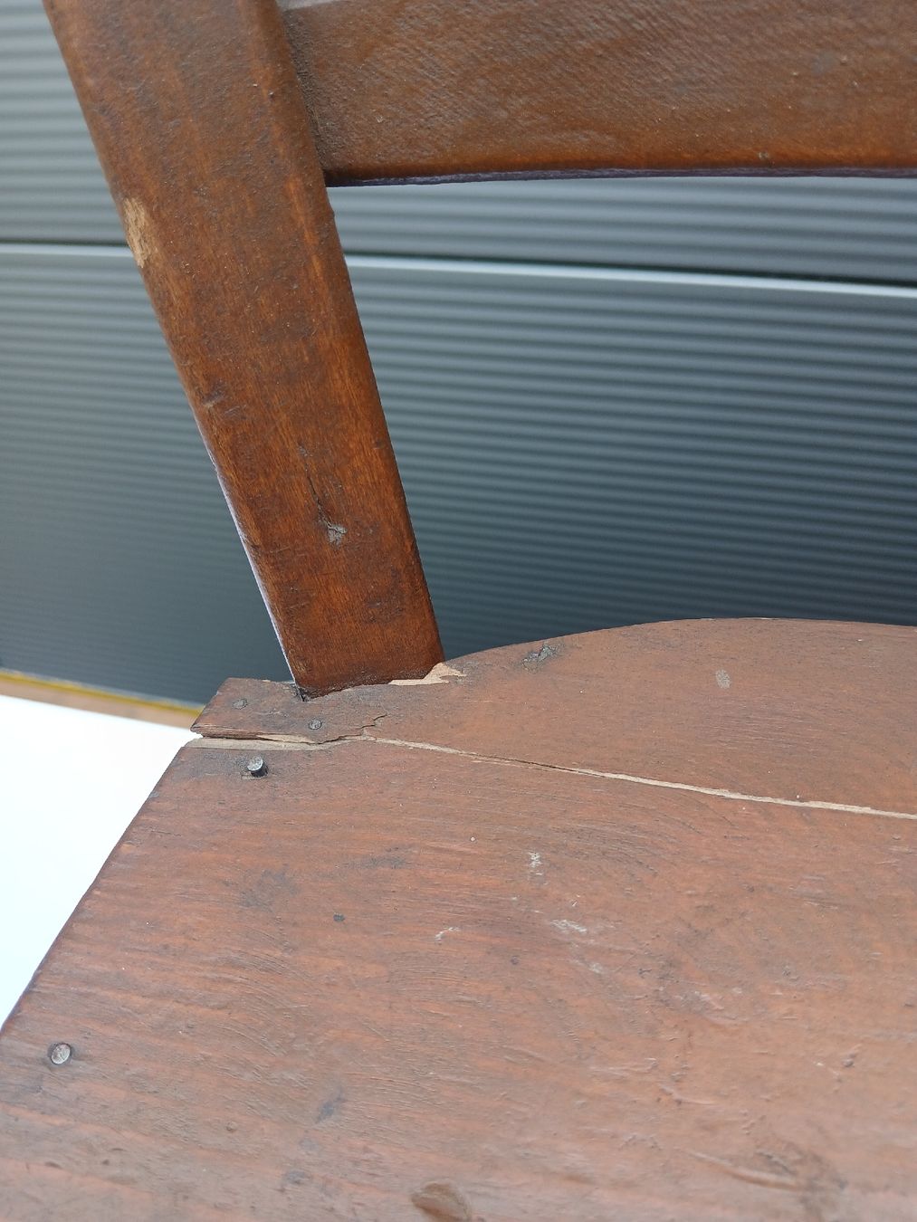 Chaises: Holzstuhl braun mit Gebrauchsspuren – D'occasion à Langenthal par Egro50 5