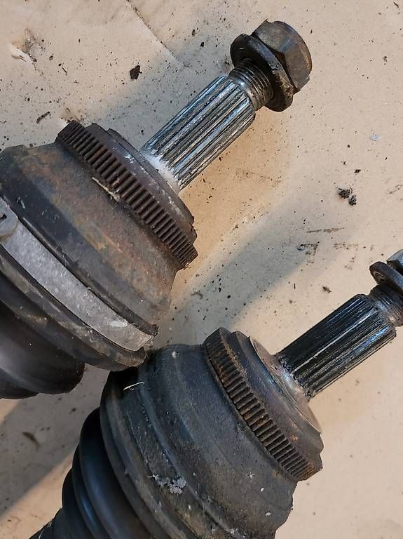 Tutti pezzi di ricambio auto: Audi Coupe Typ 81/ 85 Antriebswellen ABS – Usato da Oberwangen TG venduto da tetzi10 2
