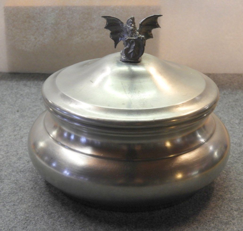 Statuette: ZINNDOSE, SP. BASILISK, KLEINE MODELL, LIQUIDATION PREIS – Nuovo (secondo la descrizione) da Ettingen venduto da 1985printemps