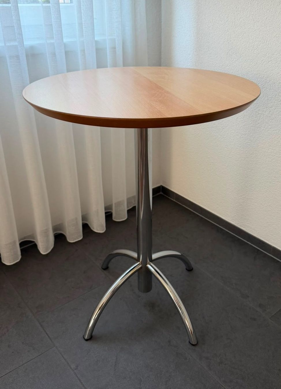Tische: Runder Tisch – Gebraucht aus Frauenfeld von Sementissa