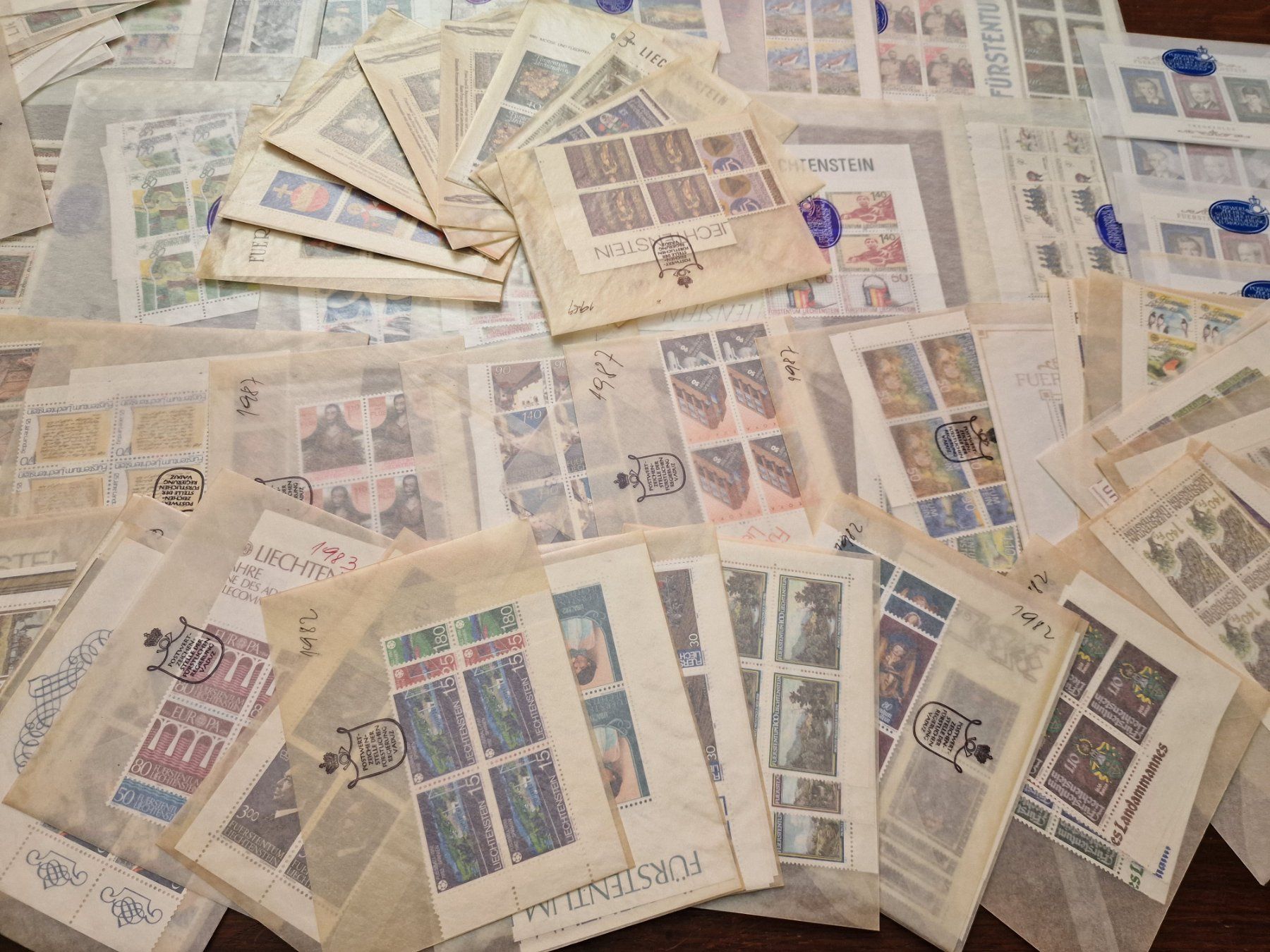 Tutti i francobolli: FL 1981-89 NEU **4-er Blocks mit Tabs & Einzel aus ABO – Usato da Aesch LU venduto da briefmarken.uray 5