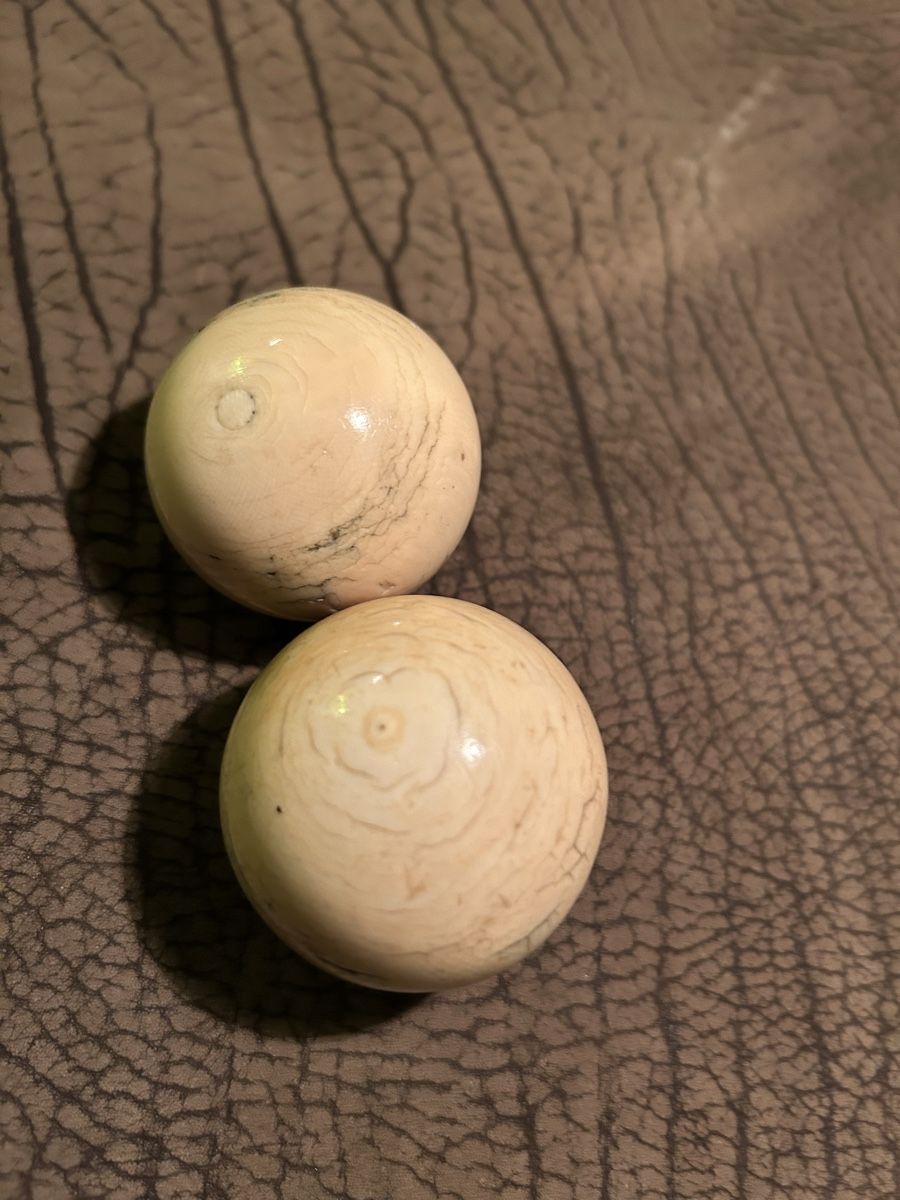 Palloni: 2 ANTIKE BILLARD KUGELN – Usato da Bottmingen venduto da Surubi 4