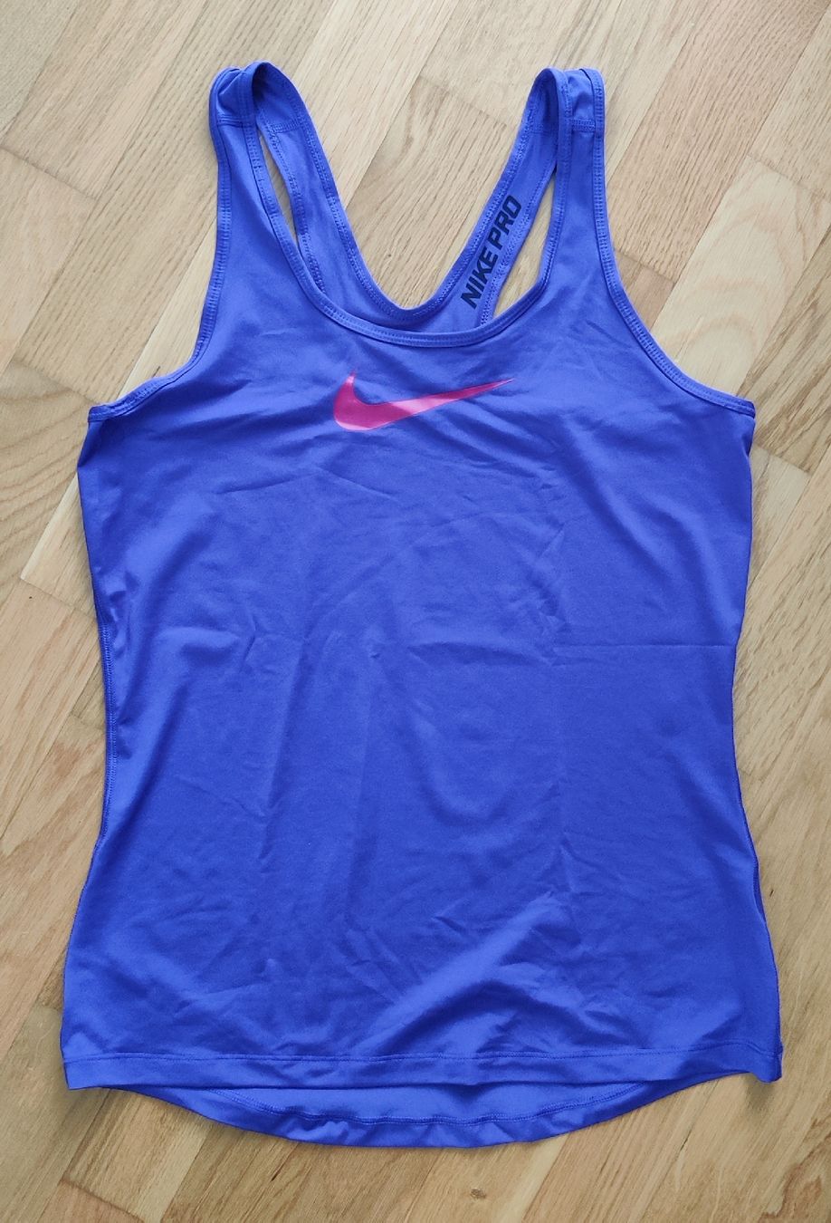 Nike Top: Nike Pro Top – Nuovo (secondo la descrizione) da Roggwil BE venduto da sun_26kg